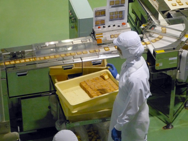 vitrine-SANARY SUR MER-min_japan_sapporo_chocolate_factory_label_packaging_cookie_machine_operator-961505
