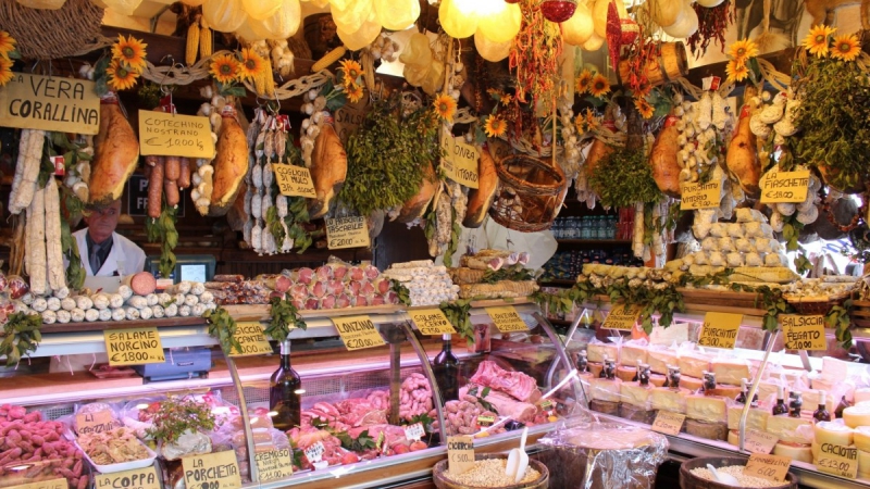 vitrine-SANARY SUR MER-min_norcia_butchery_cold_cuts-342231